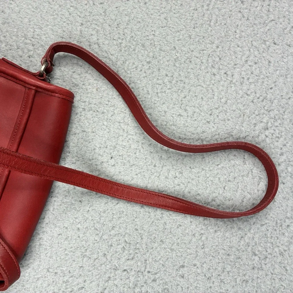 Vintage Coach Companion Flap 9076 Red Glovetanned Leather Crossbody USA